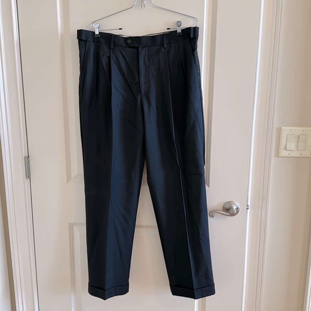 Macy’s Club Room men’s dress pant, 34x32, comfort waist, pleats & cuffs, black